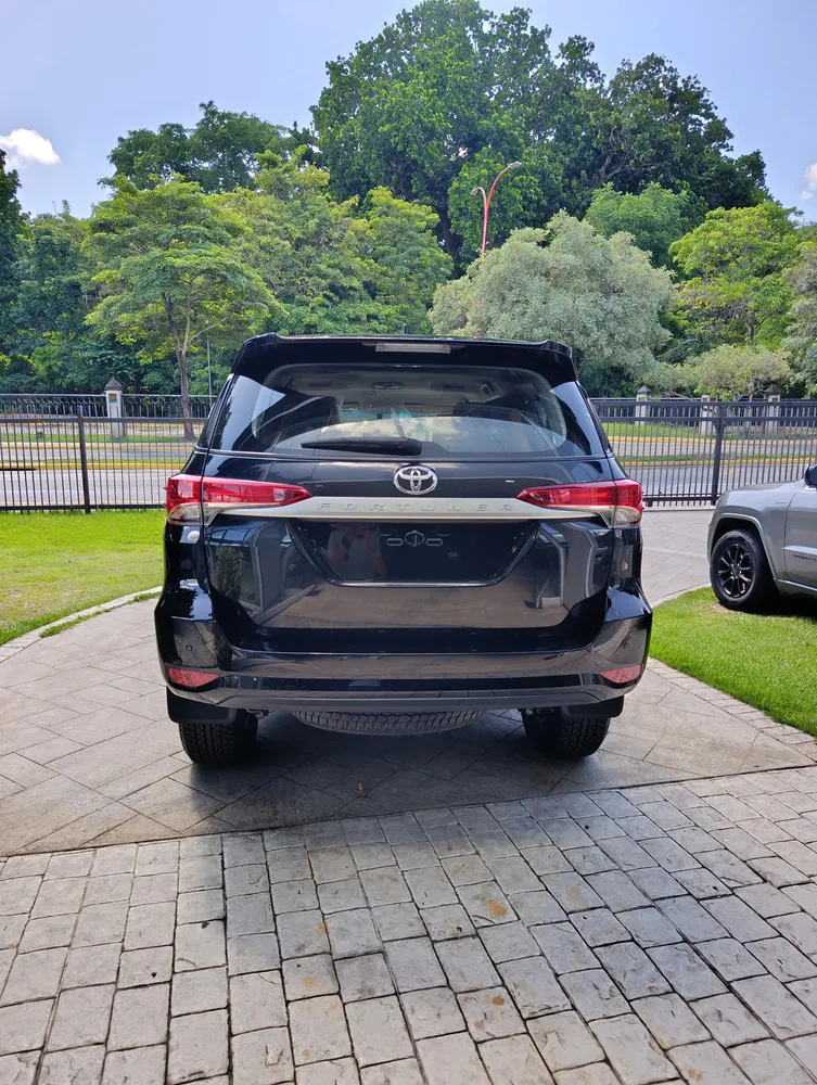 Vista 8 del vehículo: Toyota Fortuner