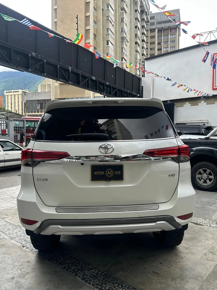 Vista 15 del vehículo: Toyota Fortuner