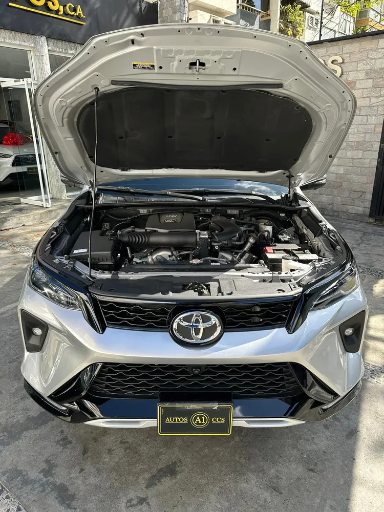 Vista 2 del vehículo: Toyota Fortuner