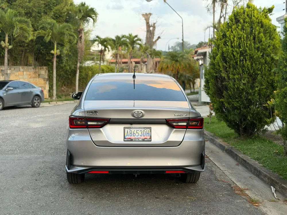 Vista 9 del vehículo: Toyota Yaris