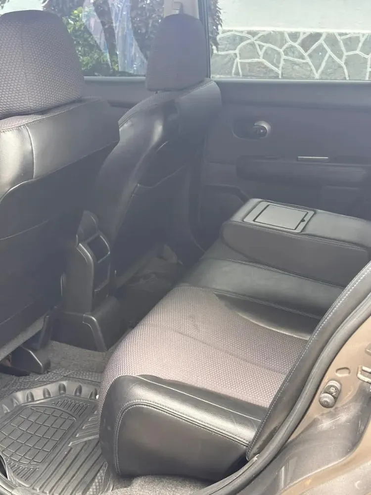 Vista 8 del vehículo: Nissan Tiida