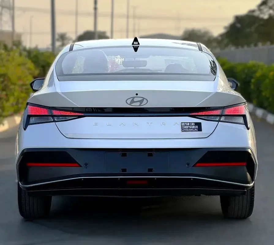 Vista 5 del vehículo: Hyundai Elantra