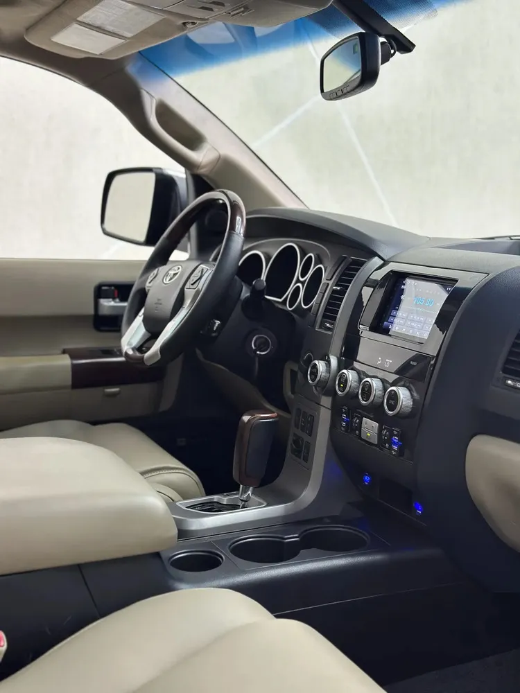 Vista 5 del vehículo: Toyota Sequoia