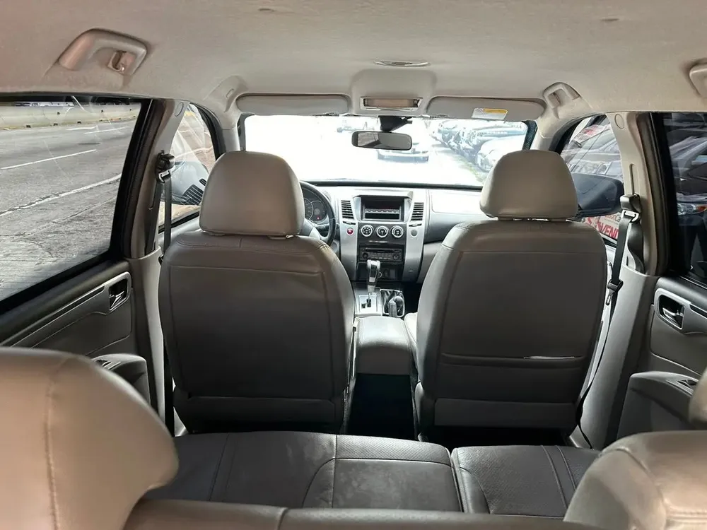 Vista 12 del vehículo: Mitsubishi Montero Sport