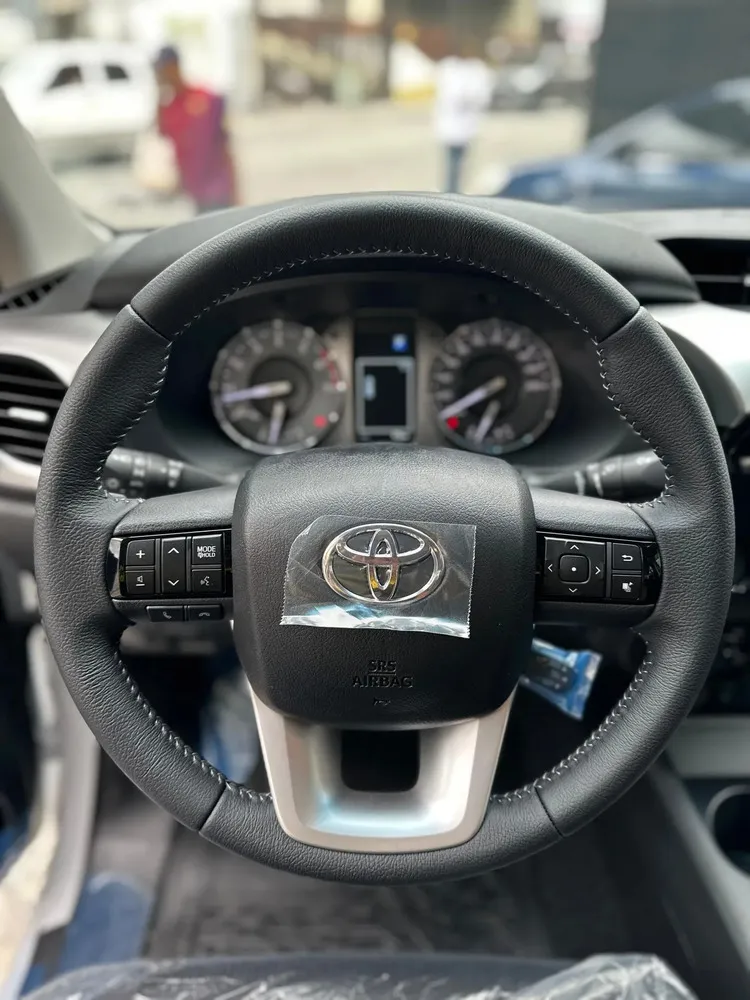 Vista 13 del vehículo: Toyota Hilux