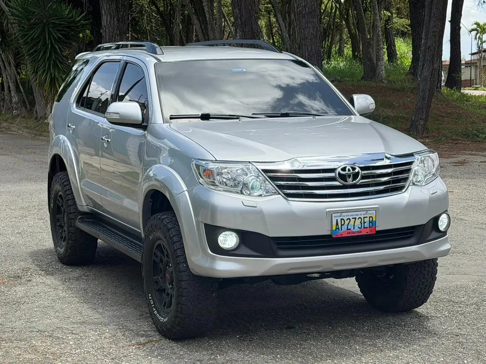 Vista 2 del vehículo: Toyota Fortuner