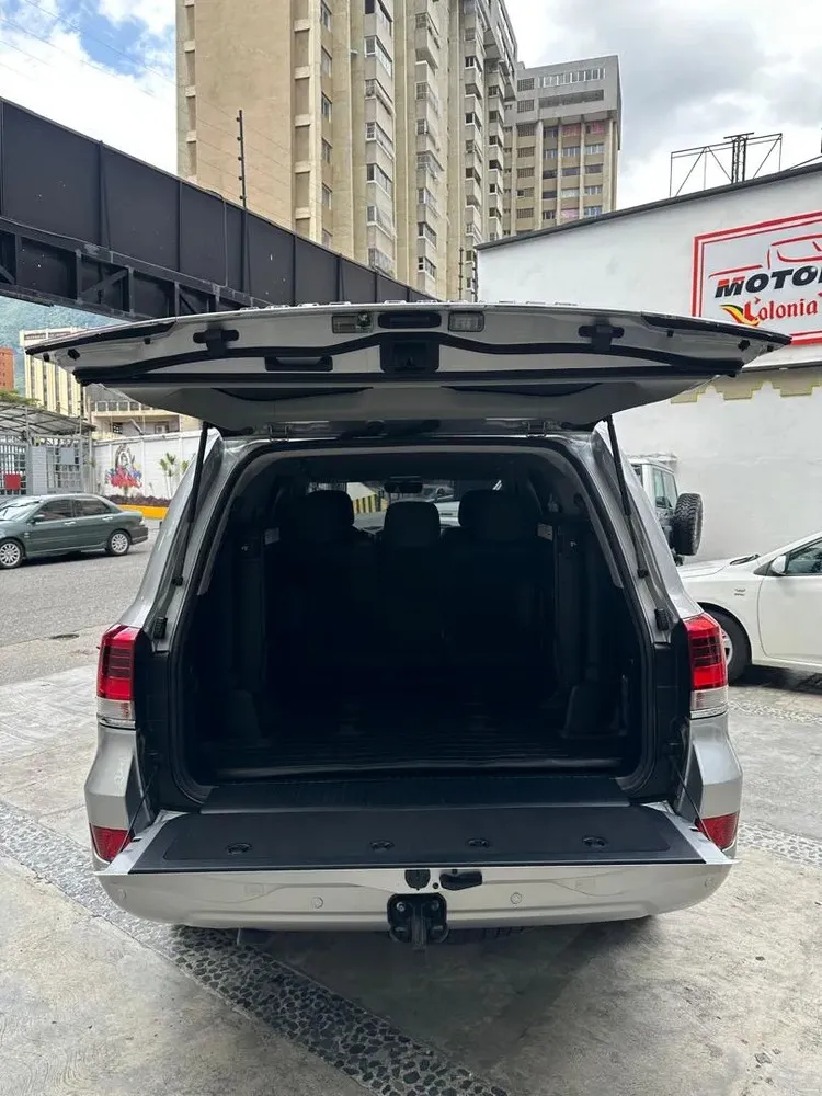 Vista 7 del vehículo: Toyota Land Cruiser