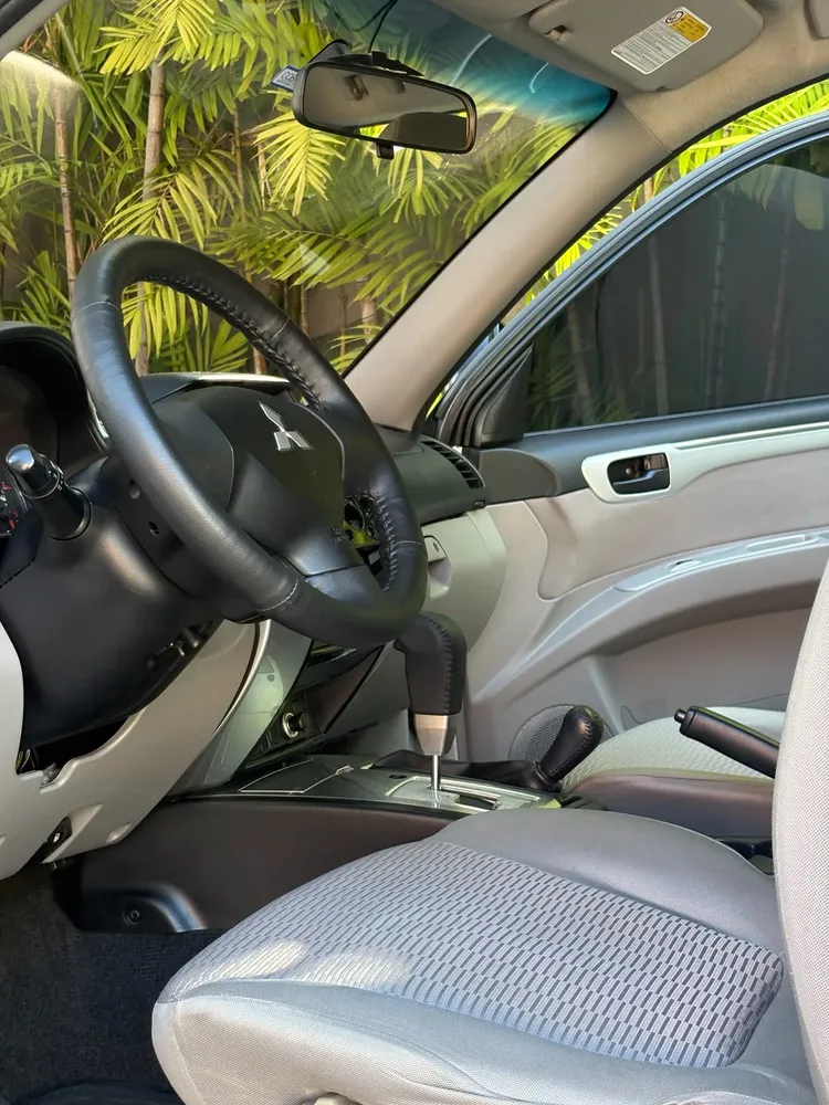 Vista 5 del vehículo: Mitsubishi Montero