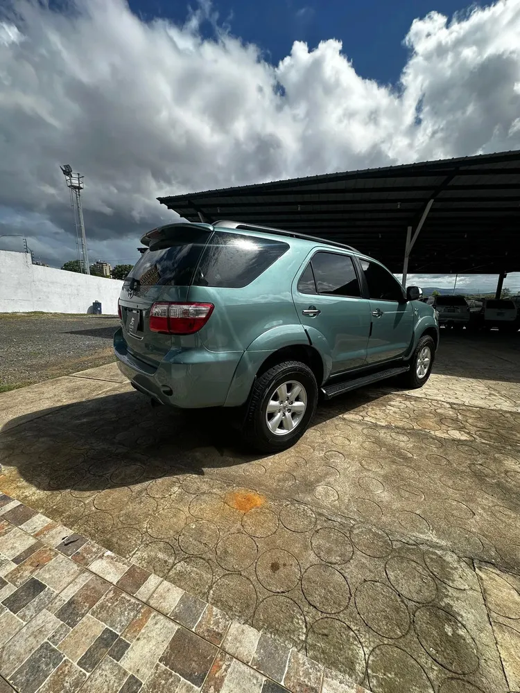 Vista 5 del vehículo: Toyota Fortuner