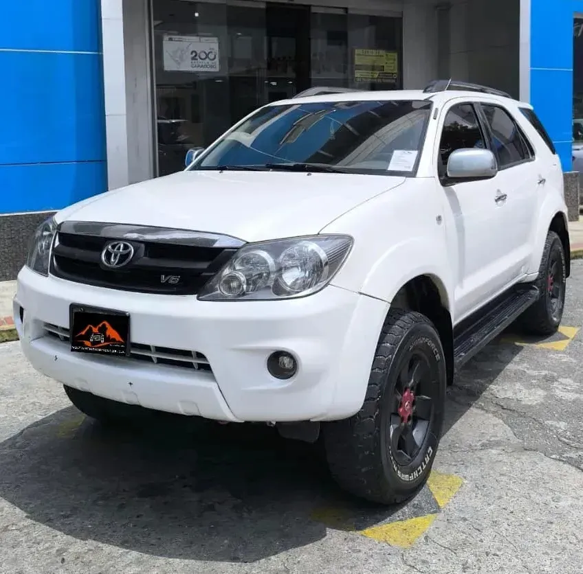 Vista 3 del vehículo: Toyota Fortuner