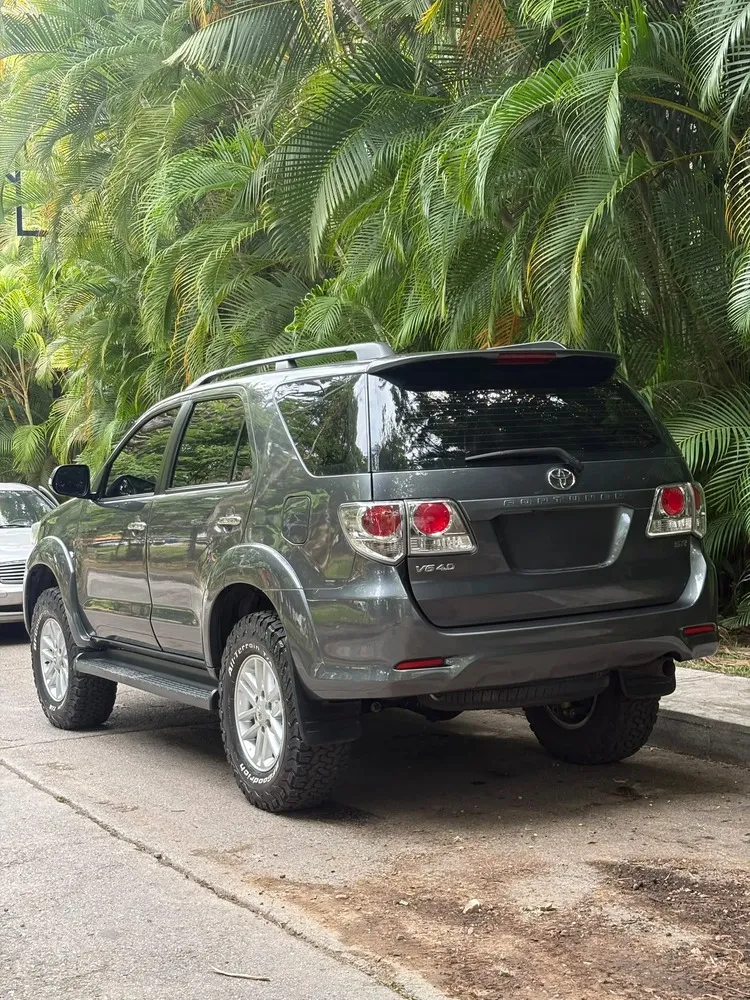 Vista 11 del vehículo: Toyota Fortuner