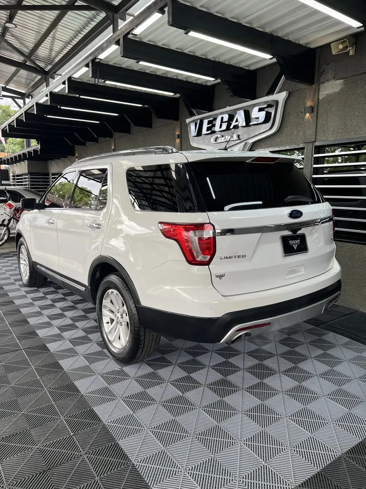 Vista 3 del vehículo: Ford Explorer