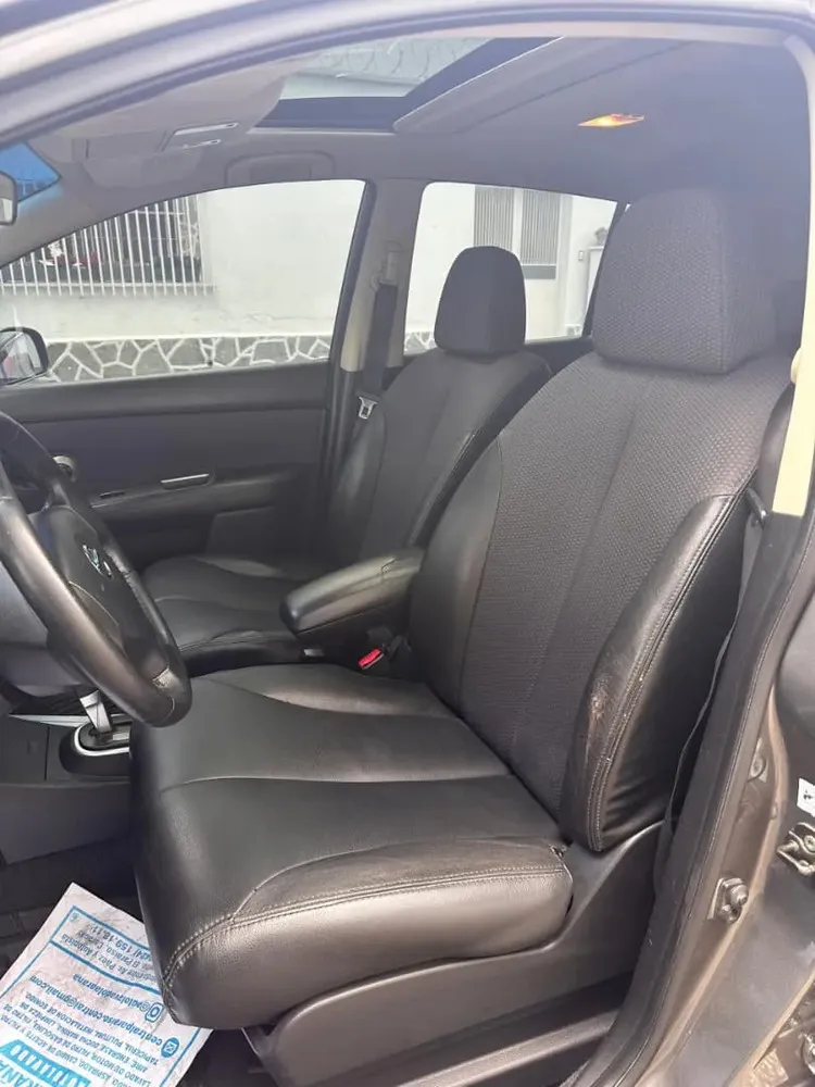 Vista 7 del vehículo: Nissan Tiida