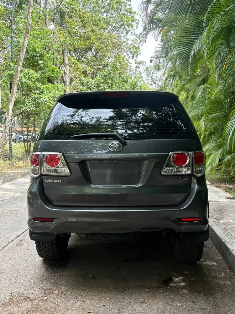 Vista 6 del vehículo: Toyota Fortuner
