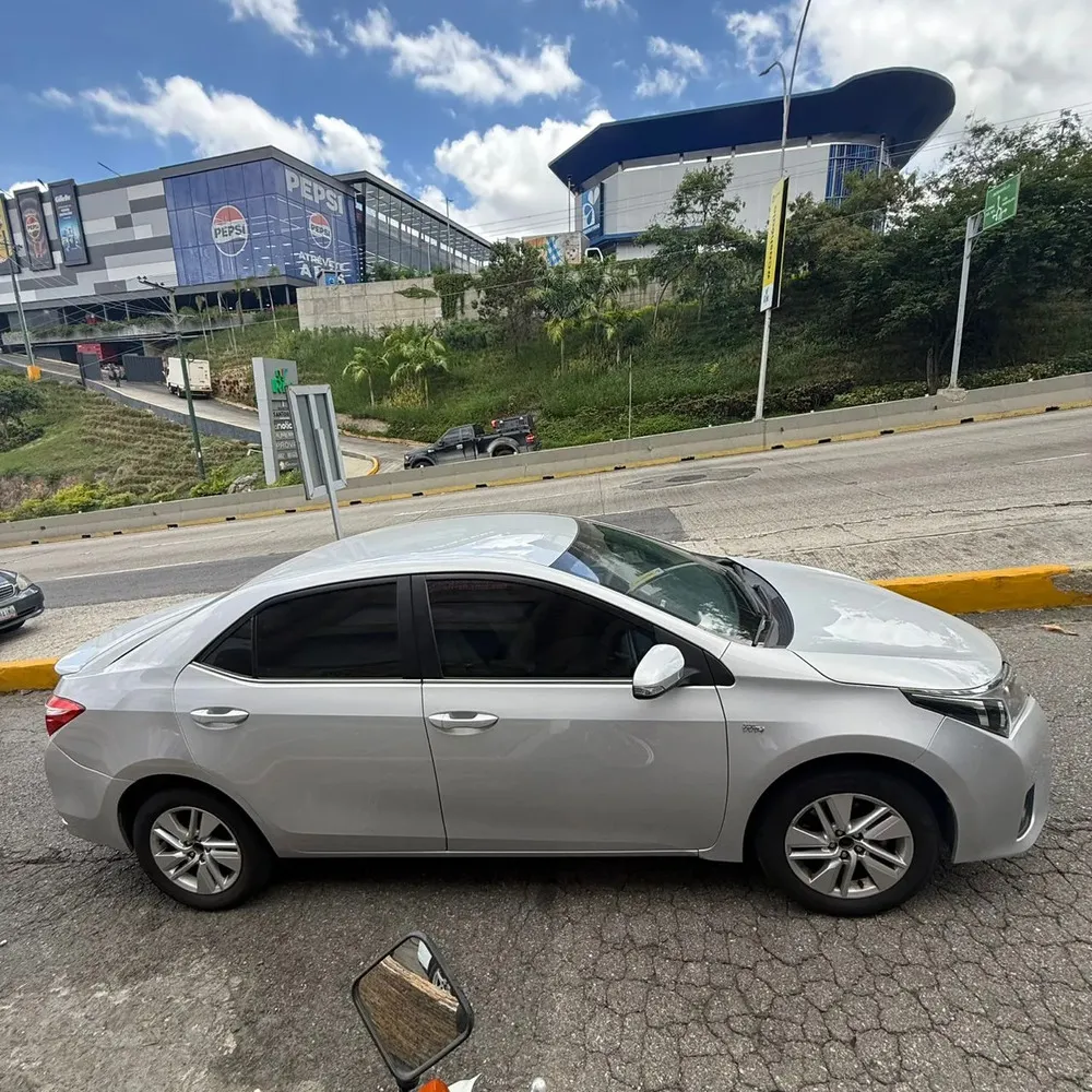 Vista 4 del vehículo: Toyota Corolla