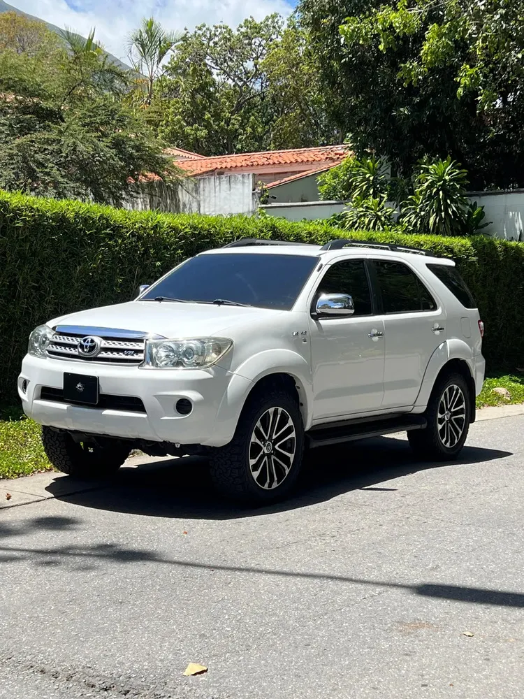 Vista 8 del vehículo: Toyota Fortuner