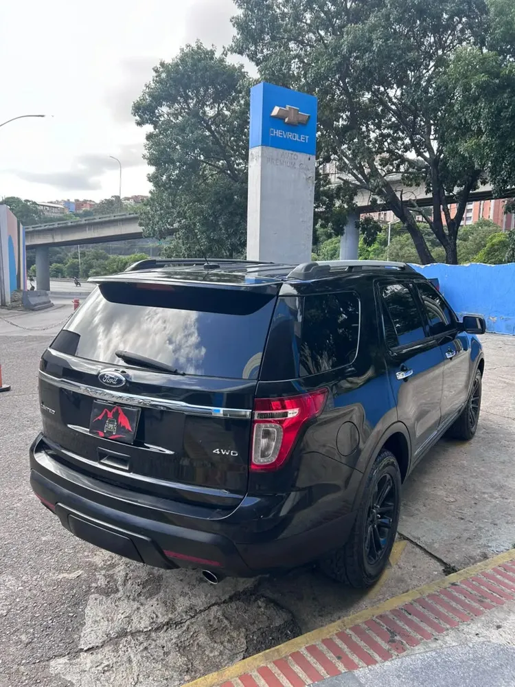 Vista 4 del vehículo: Ford Explorer