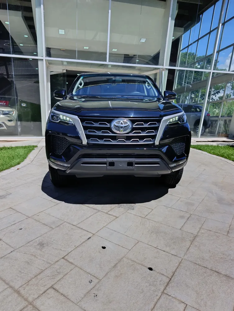Vista 2 del vehículo: Toyota Fortuner