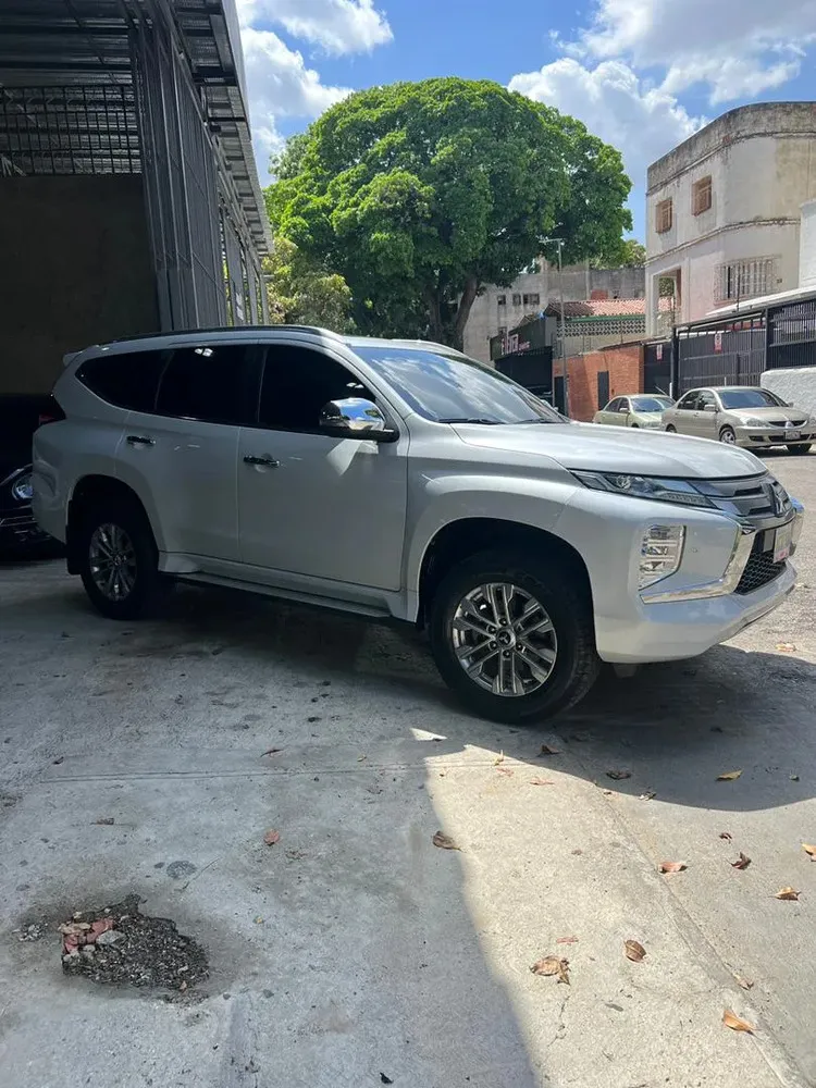 Vista 2 del vehículo: Mitsubishi Pajero