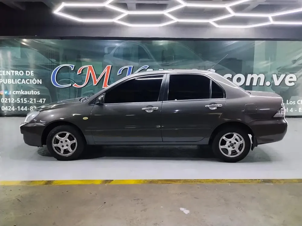 Vista 5 del vehículo: Mitsubishi Lancer