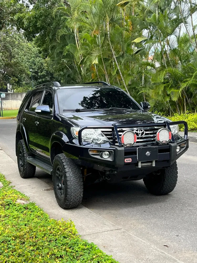 Vista 3 del vehículo: Toyota Fortuner