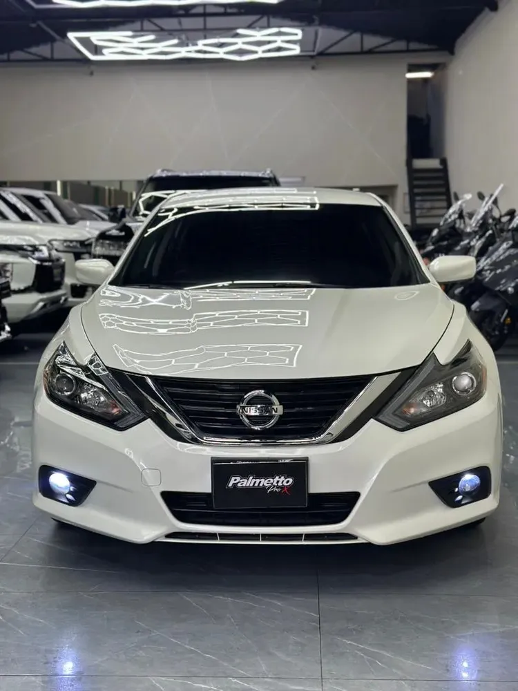 Vista 3 del vehículo: Nissan Altima