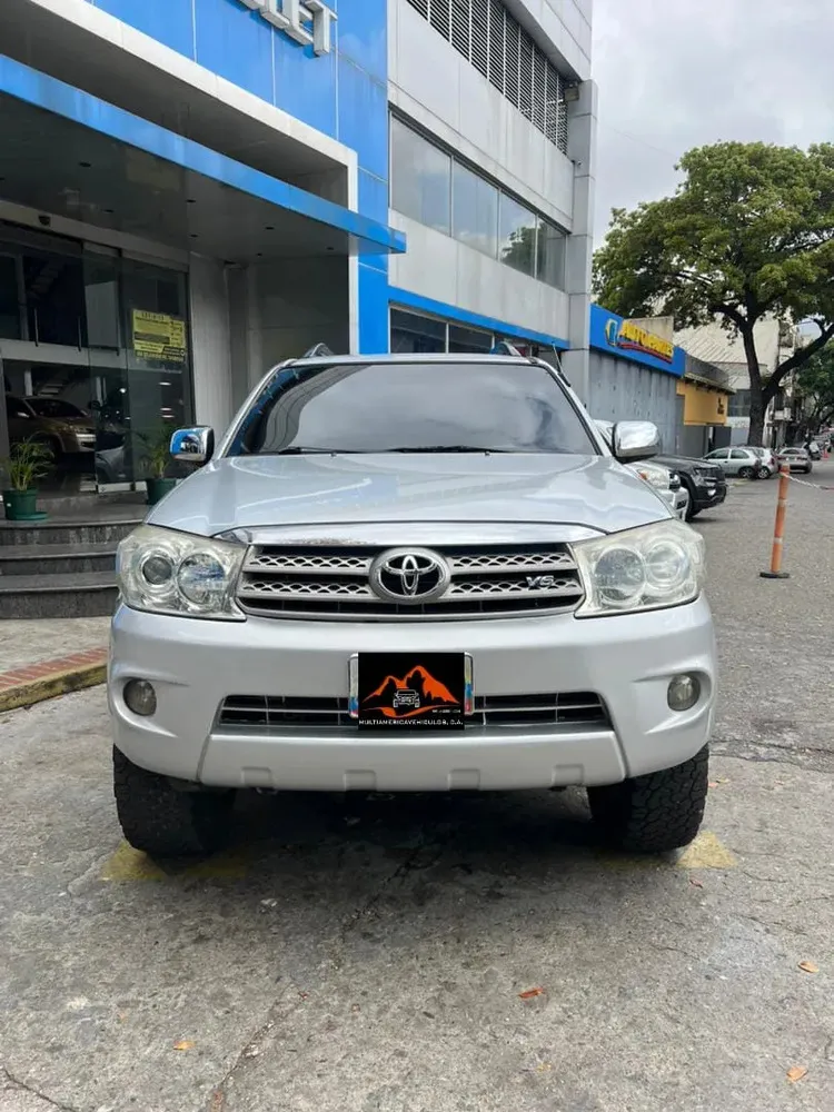 Vista 2 del vehículo: Toyota Fortuner