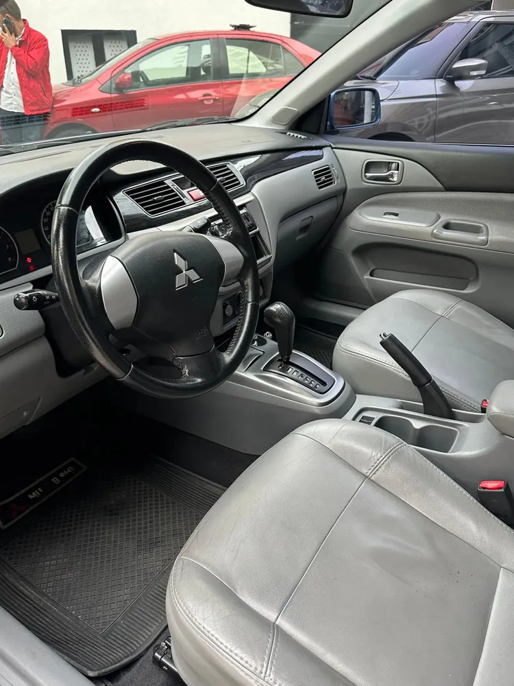 Vista 9 del vehículo: Mitsubishi Lancer