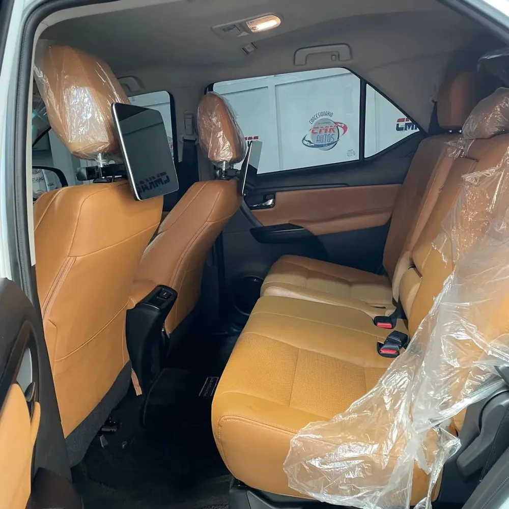 Vista 10 del vehículo: Toyota Fortuner