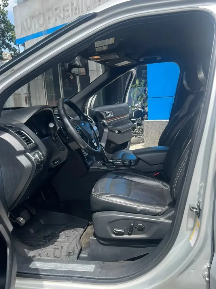 Vista 4 del vehículo: Ford Explorer