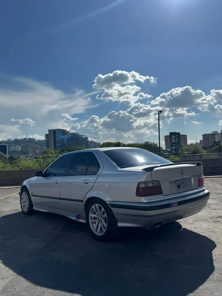 Vista 5 del vehículo: Bmw 328i