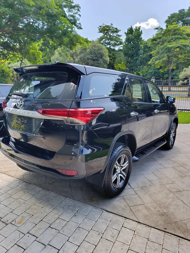 Vista 9 del vehículo: Toyota Fortuner