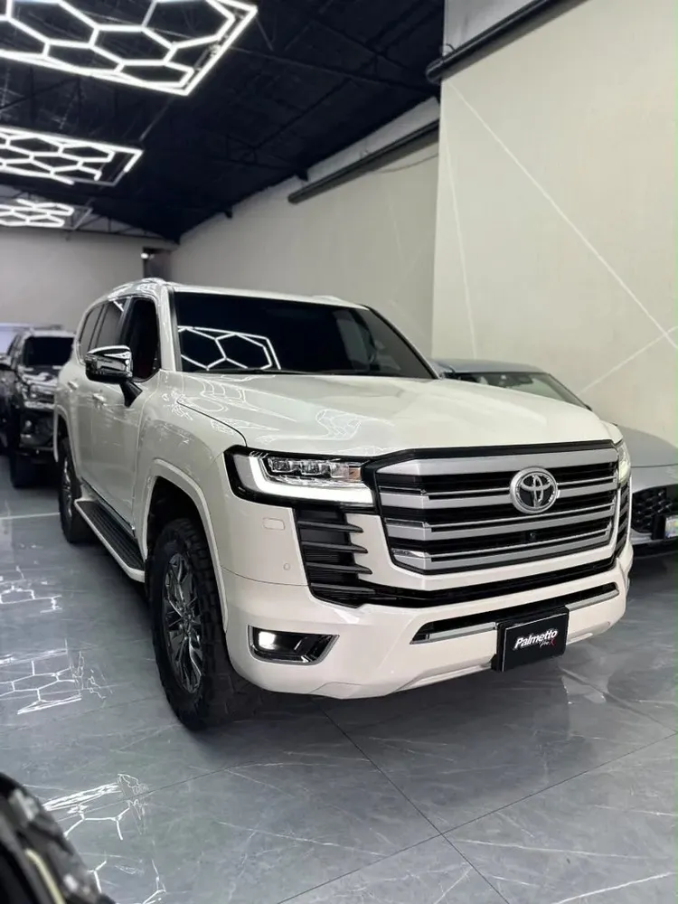 Vista 4 del vehículo: Toyota Lc300