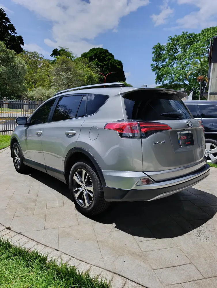 Vista 9 del vehículo: Toyota RAV4