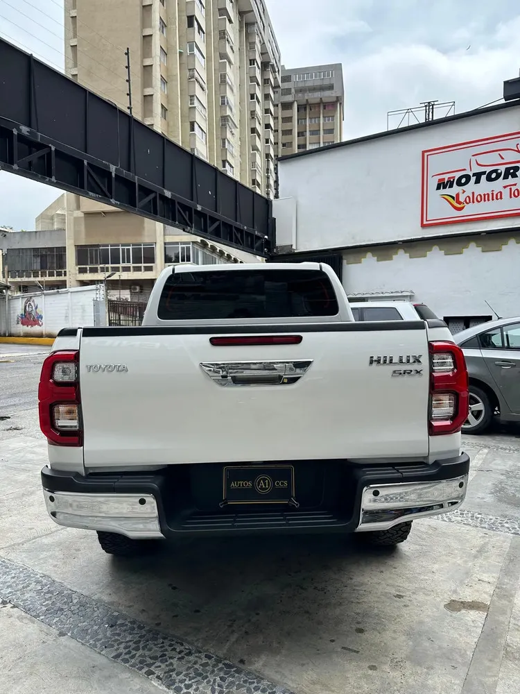 Vista 15 del vehículo: Toyota Hilux