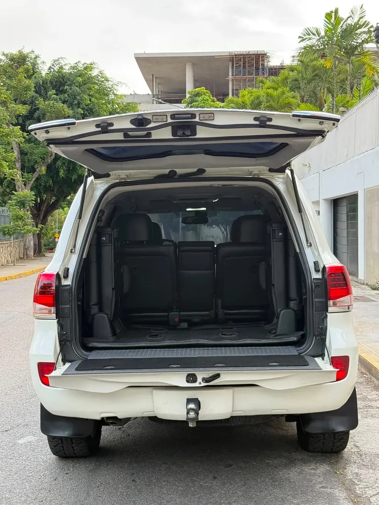 Vista 19 del vehículo: Toyota Lc200