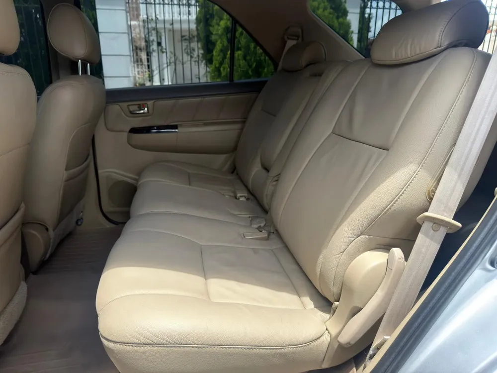 Vista 9 del vehículo: Toyota Fortuner