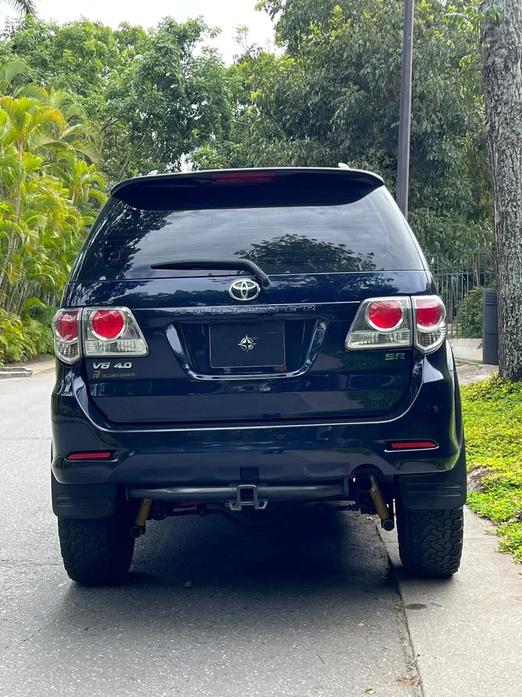 Vista 6 del vehículo: Toyota Fortuner