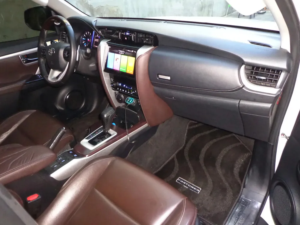 Vista 6 del vehículo: Toyota Fortuner