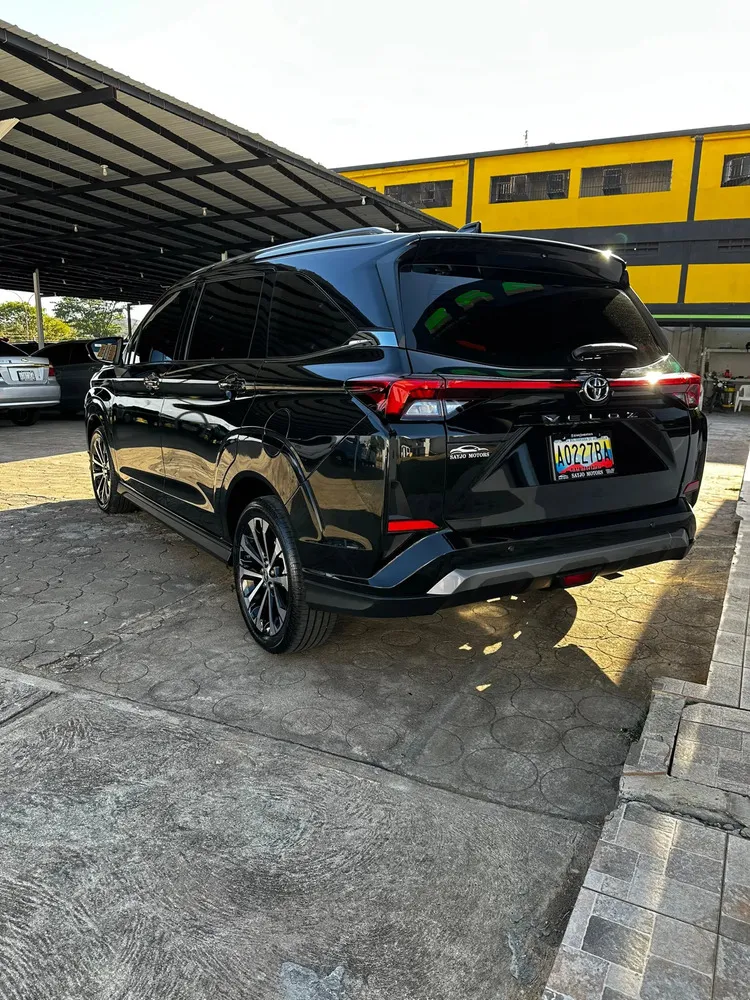 Vista 3 del vehículo: Toyota Veloz