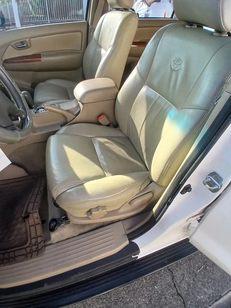 Vista 7 del vehículo: Toyota Fortuner
