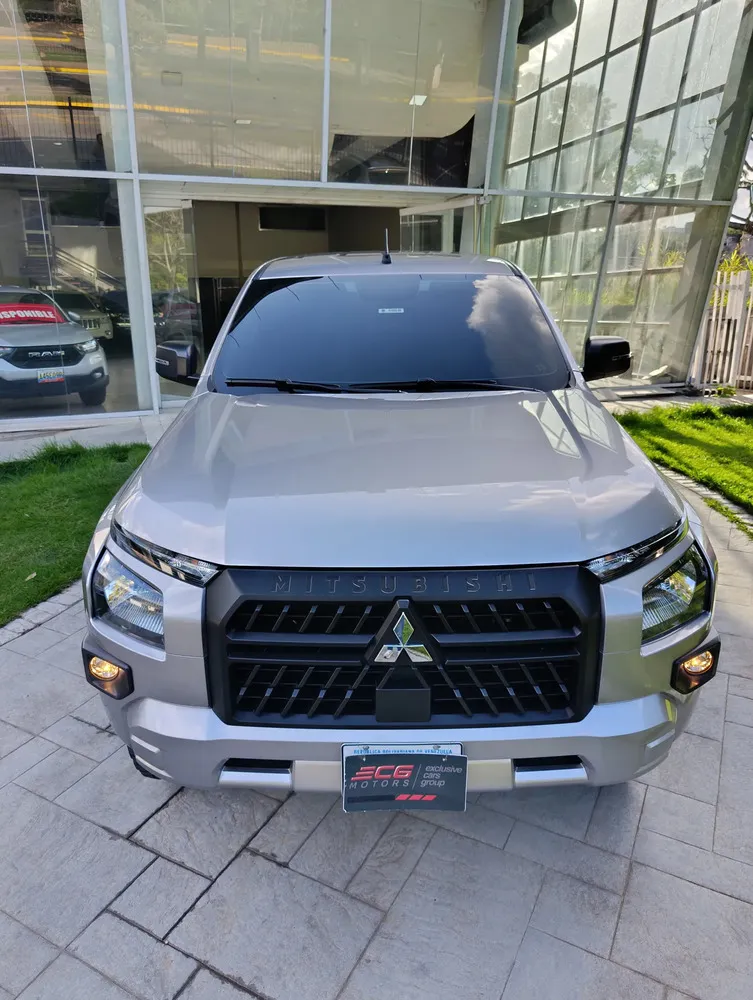 Vista 3 del vehículo: Mitsubishi L200