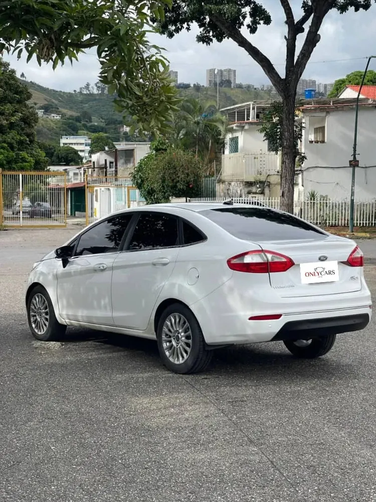 Vista 5 del vehículo: Ford Fiesta Titanium