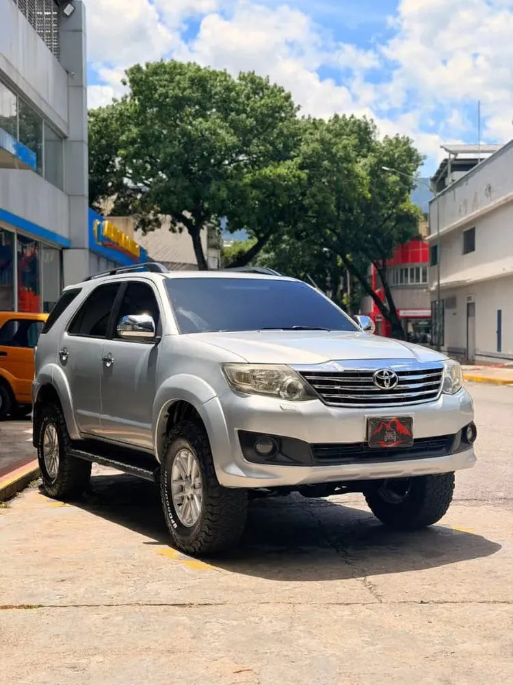 Vista 8 del vehículo: Toyota Fortuner