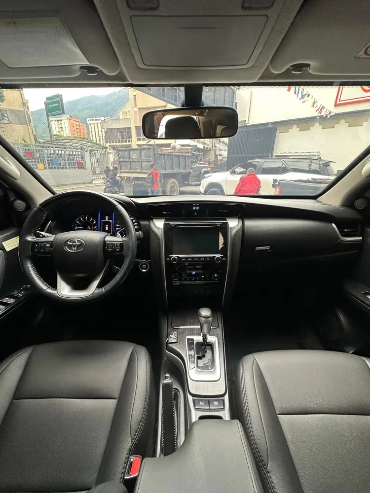 Vista 2 del vehículo: Toyota Fortuner