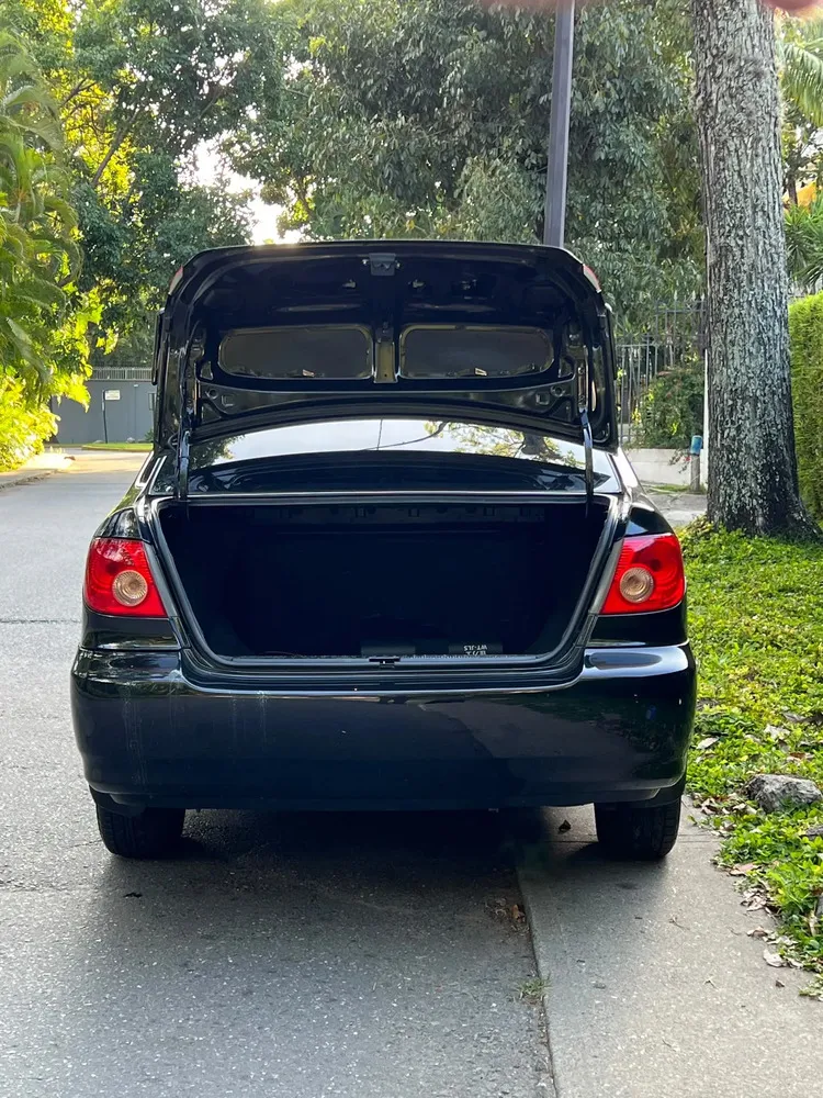 Vista 8 del vehículo: Toyota Corolla