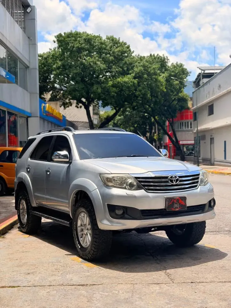 Vista 9 del vehículo: Toyota Fortuner
