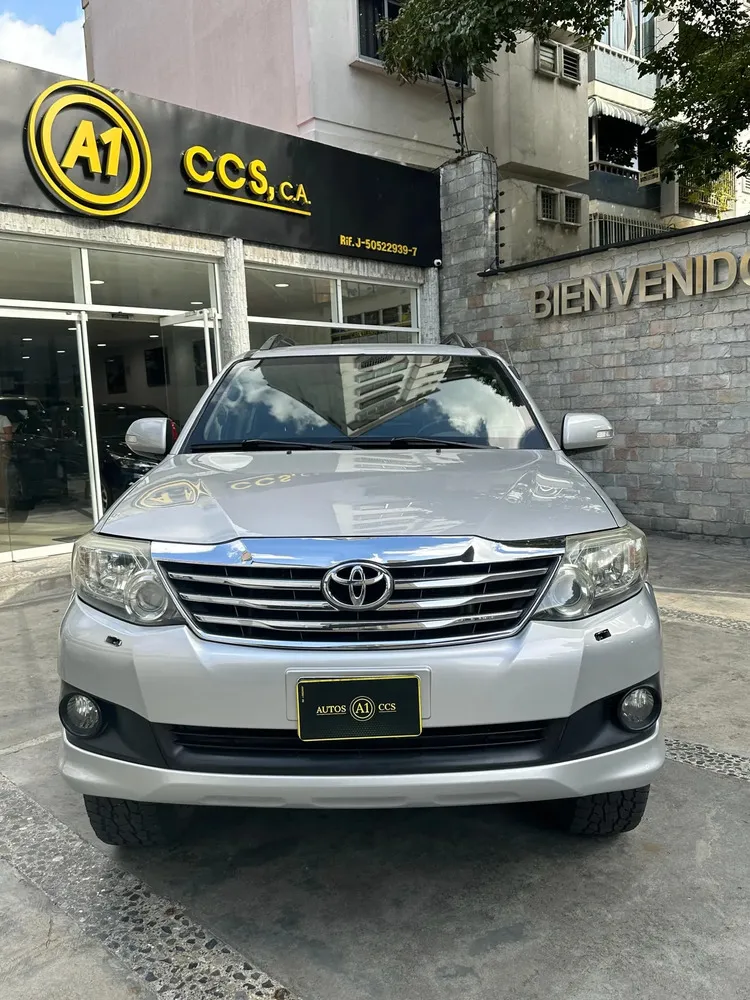 Vista 8 del vehículo: Toyota Fortuner