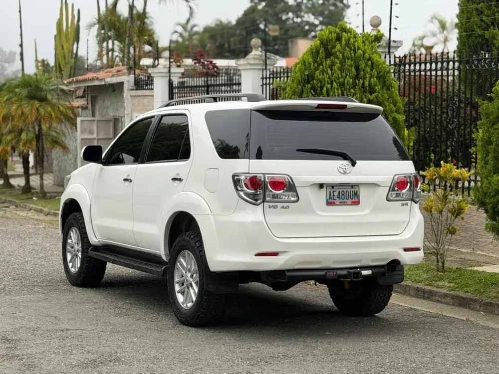 Vista 5 del vehículo: Toyota Fortuner