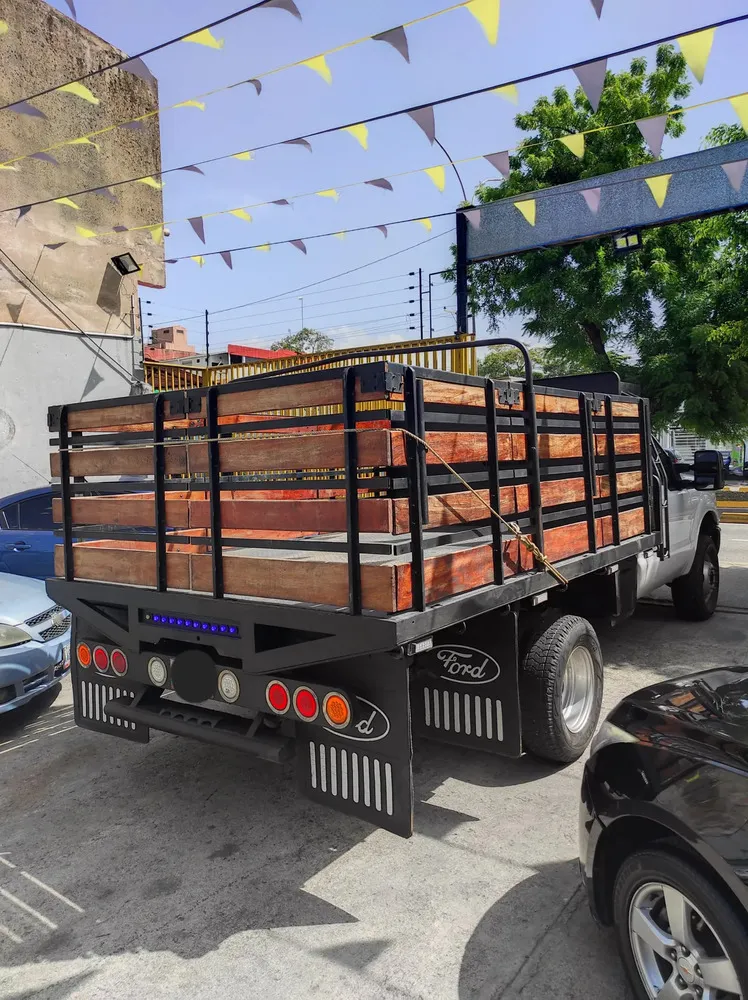 Vista 3 del vehículo: Ford F-350